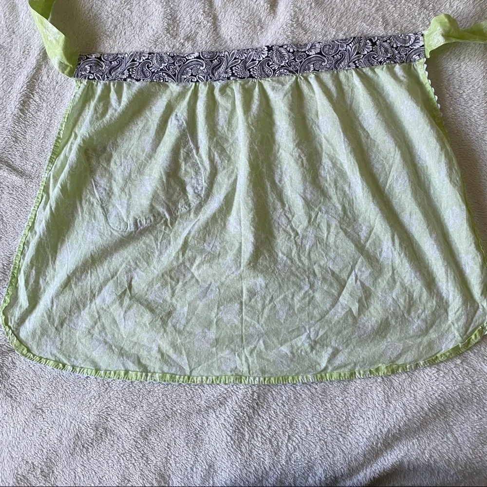 Pale Green retro half apron with black and white accents - Picture 4 of 4